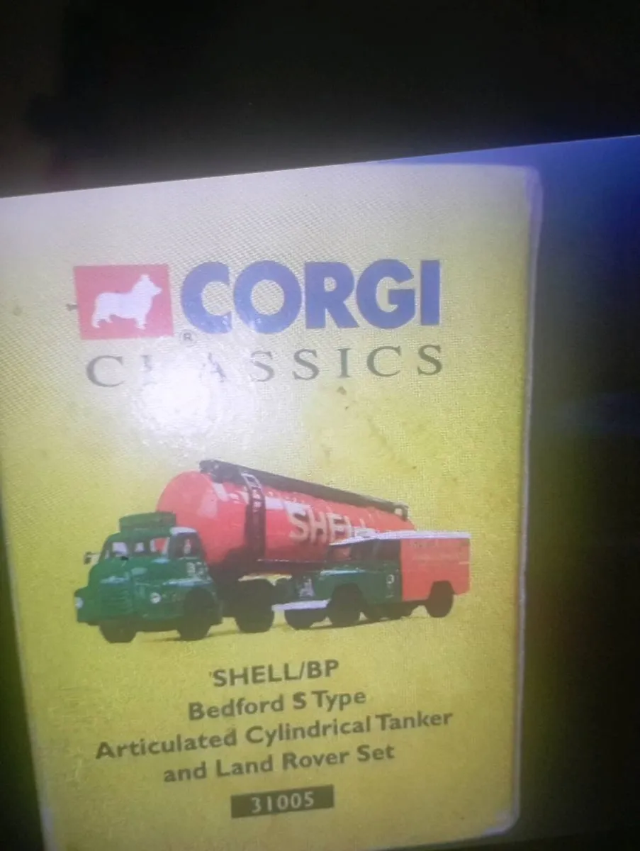 CORGI CLASSIC BEDFORD  S TYPE TANKER & ROVER SET. - Image 1