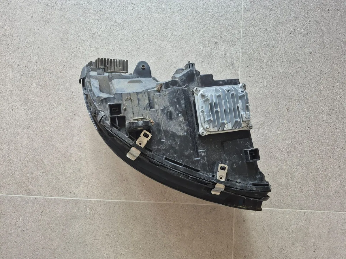 Mercedes C350e (W205 / S205) LH Headlight - Repair - Image 2