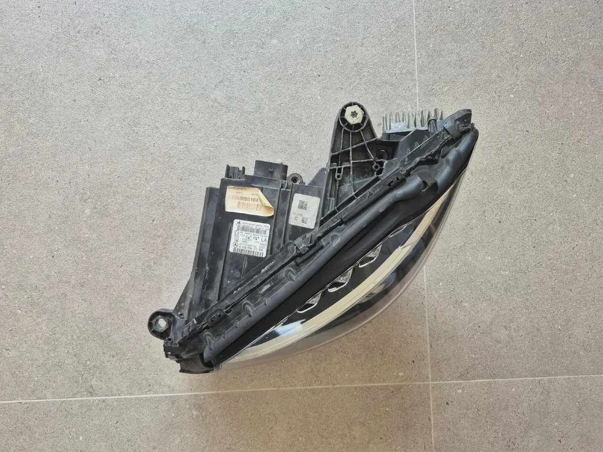 Mercedes C350e (W205 / S205) LH Headlight - Repair - Image 3