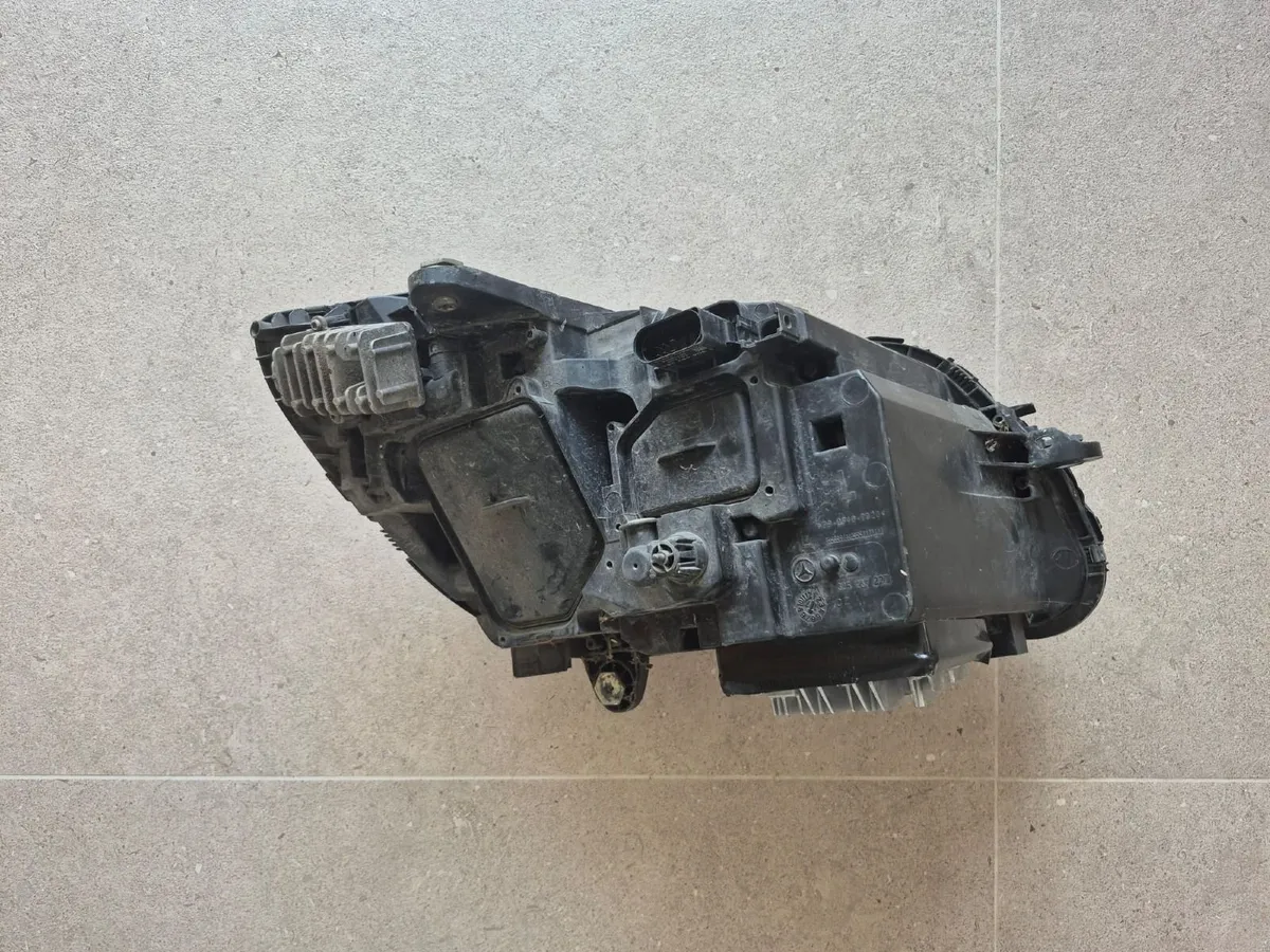 Mercedes C350e (W205 / S205) LH Headlight - Repair - Image 4