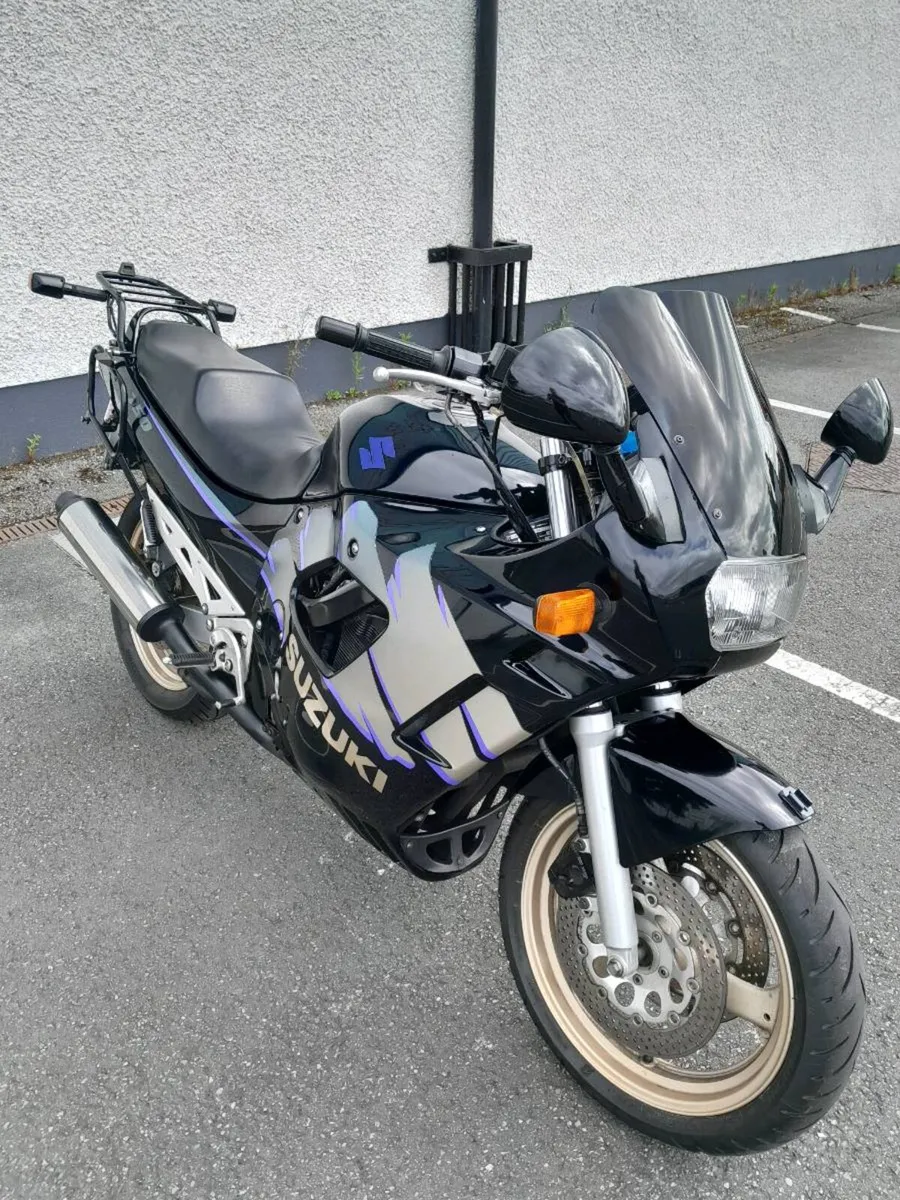 Suzuki Gsx750f  1993 vintage - Image 4