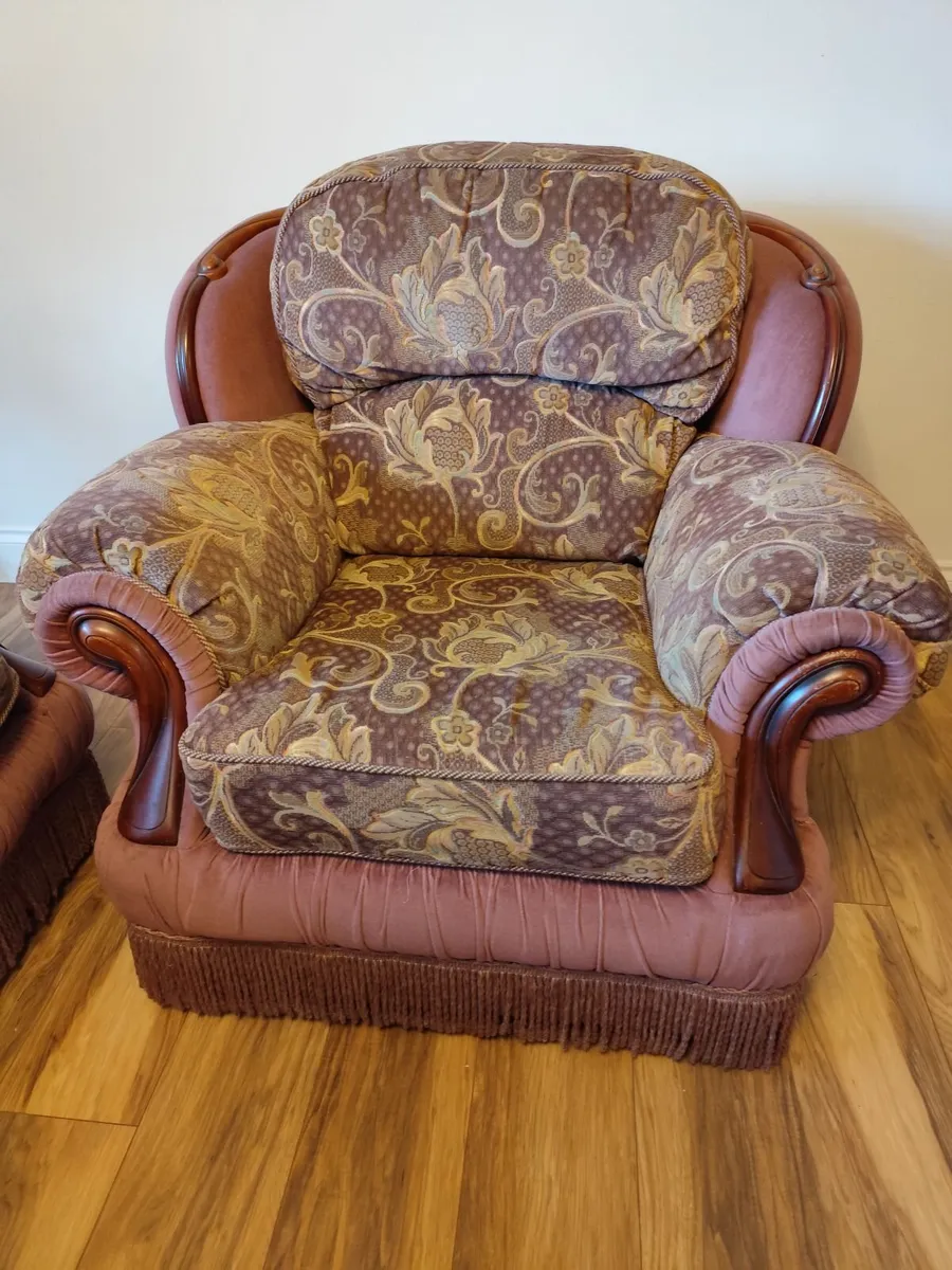 Free sofa and chairs - Image 1