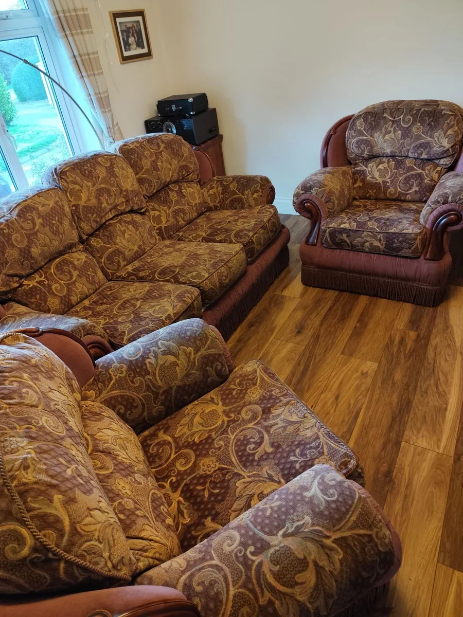 Free sofa and chairs - Image 2