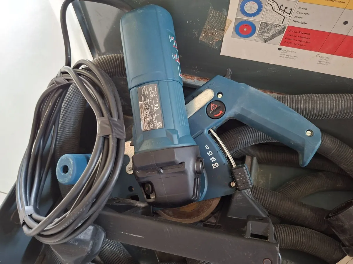 Bosch GNF 20 CA Wall Chaser 240v - Image 3