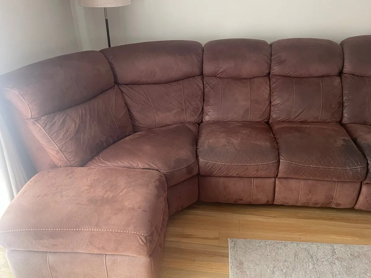 Corner couch - Image 1