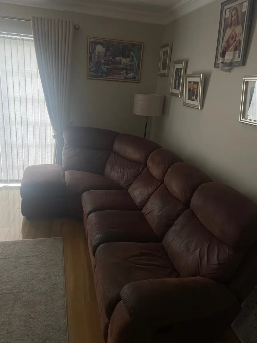 Corner couch - Image 2