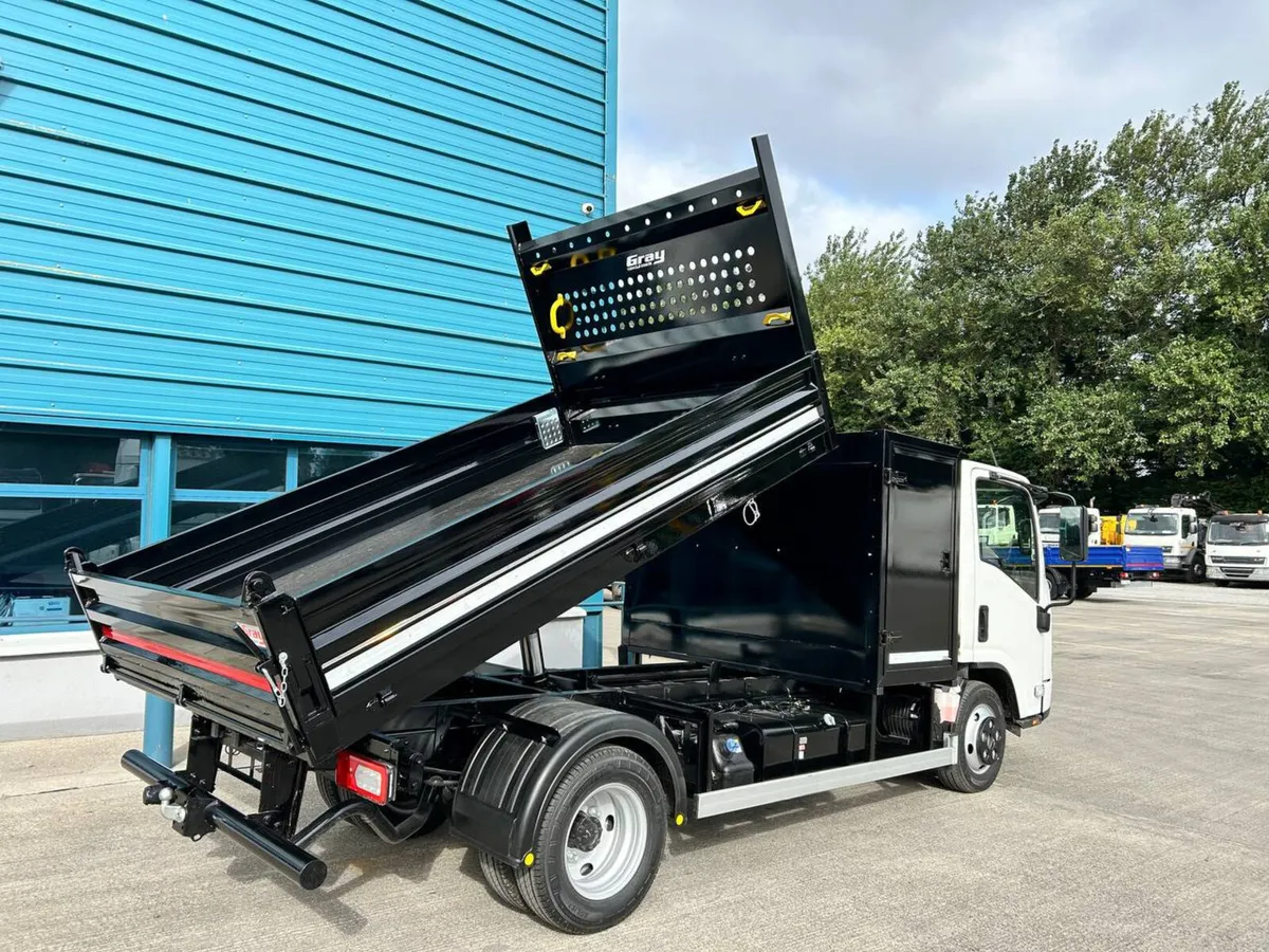 2026 ISUZU NLR 3.5ton TIPPER - Image 2