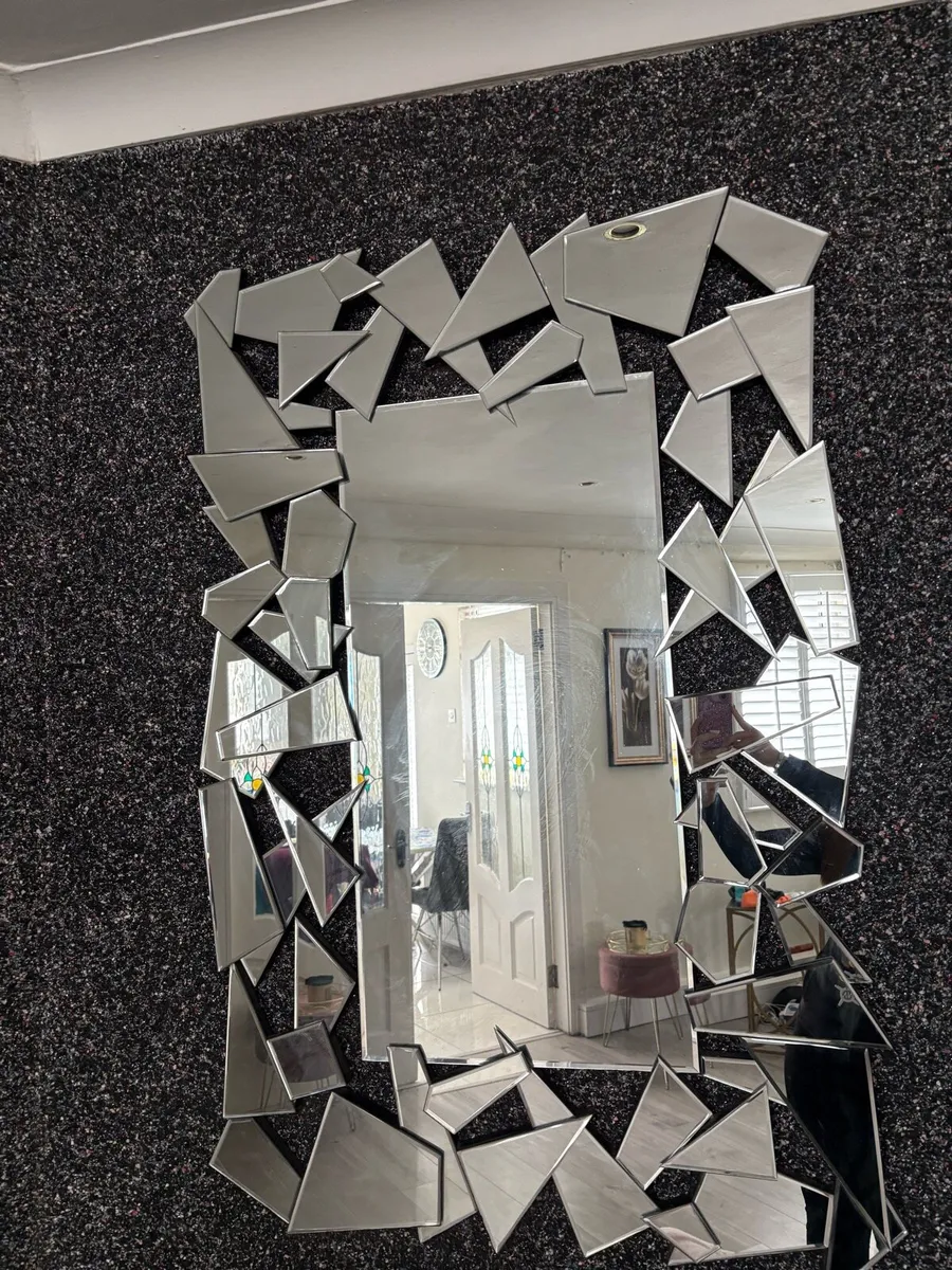 Unique Mirror