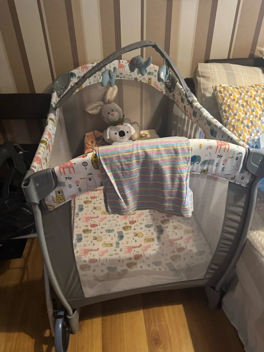 Graco Contour Travel Cot/ Play Pen - Image 1