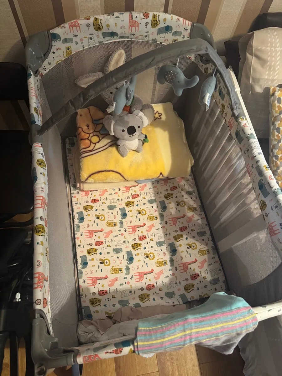 Graco Contour Travel Cot/ Play Pen - Image 2
