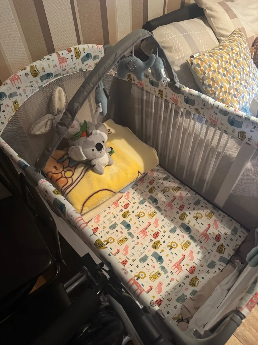 Graco Contour Travel Cot/ Play Pen - Image 3