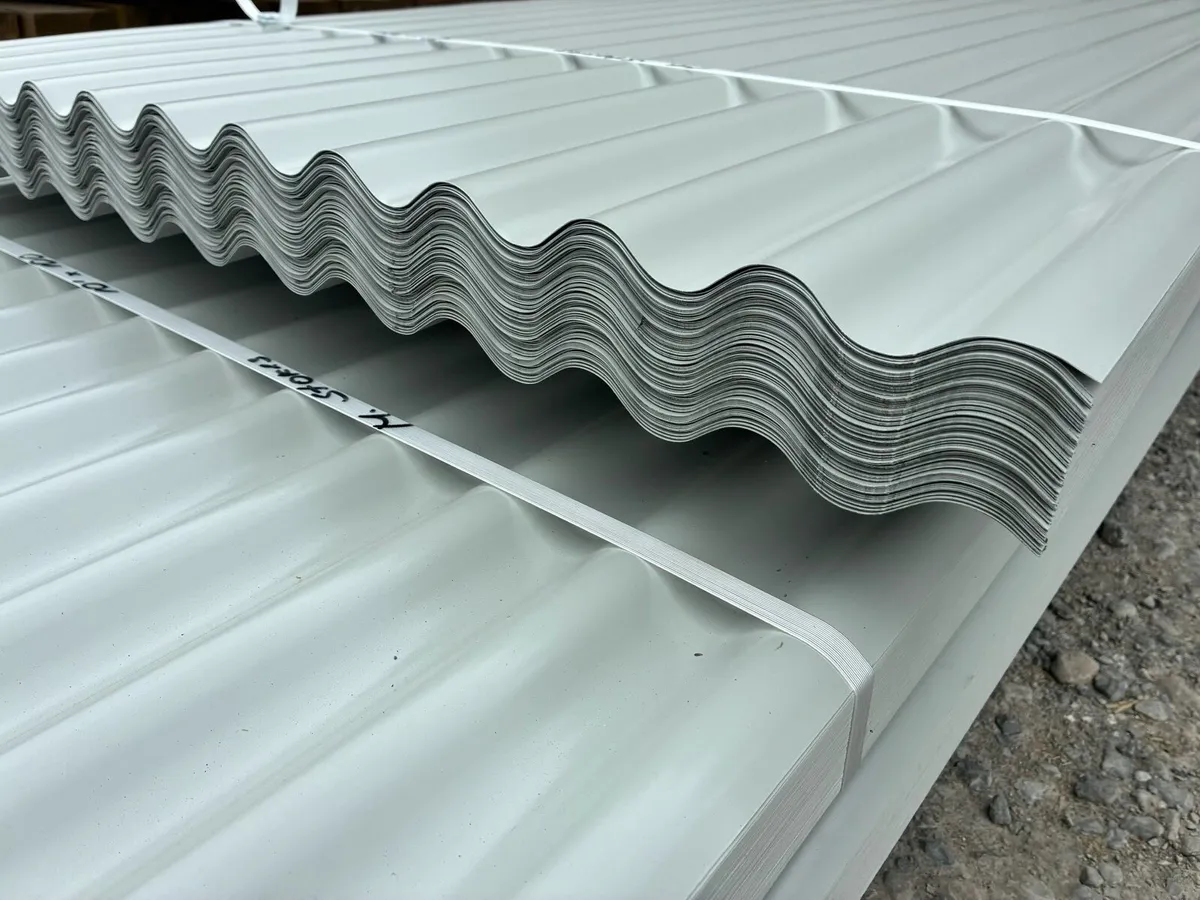 Cladding roof sheeting and side sheeting - Image 1