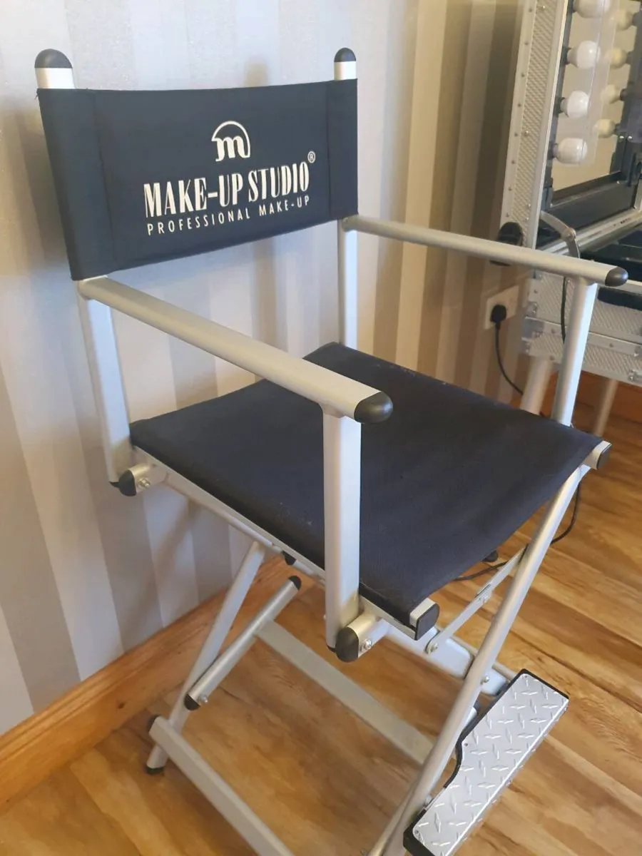 Hollywood lights beauty station with chair - Image 3