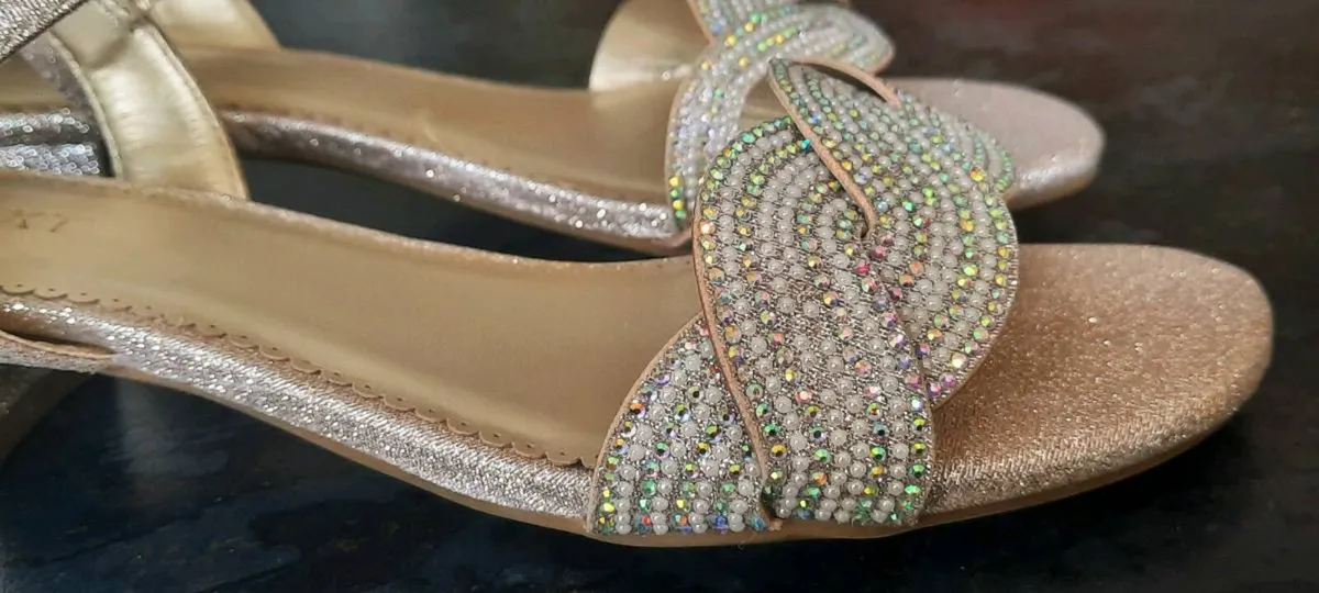 Next ivory glitter heeled girls sandal  Size 2 - Image 3