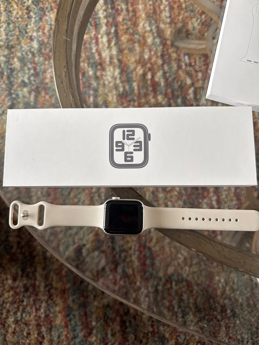 Apple Watch SE GPS 40mm - Image 1