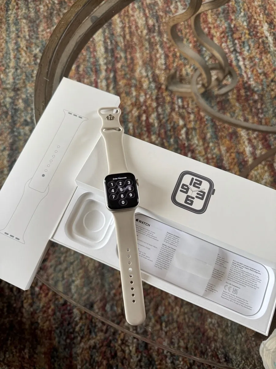 Apple Watch SE GPS 40mm - Image 2