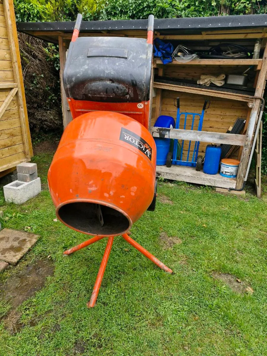 Cement mixer - Image 1