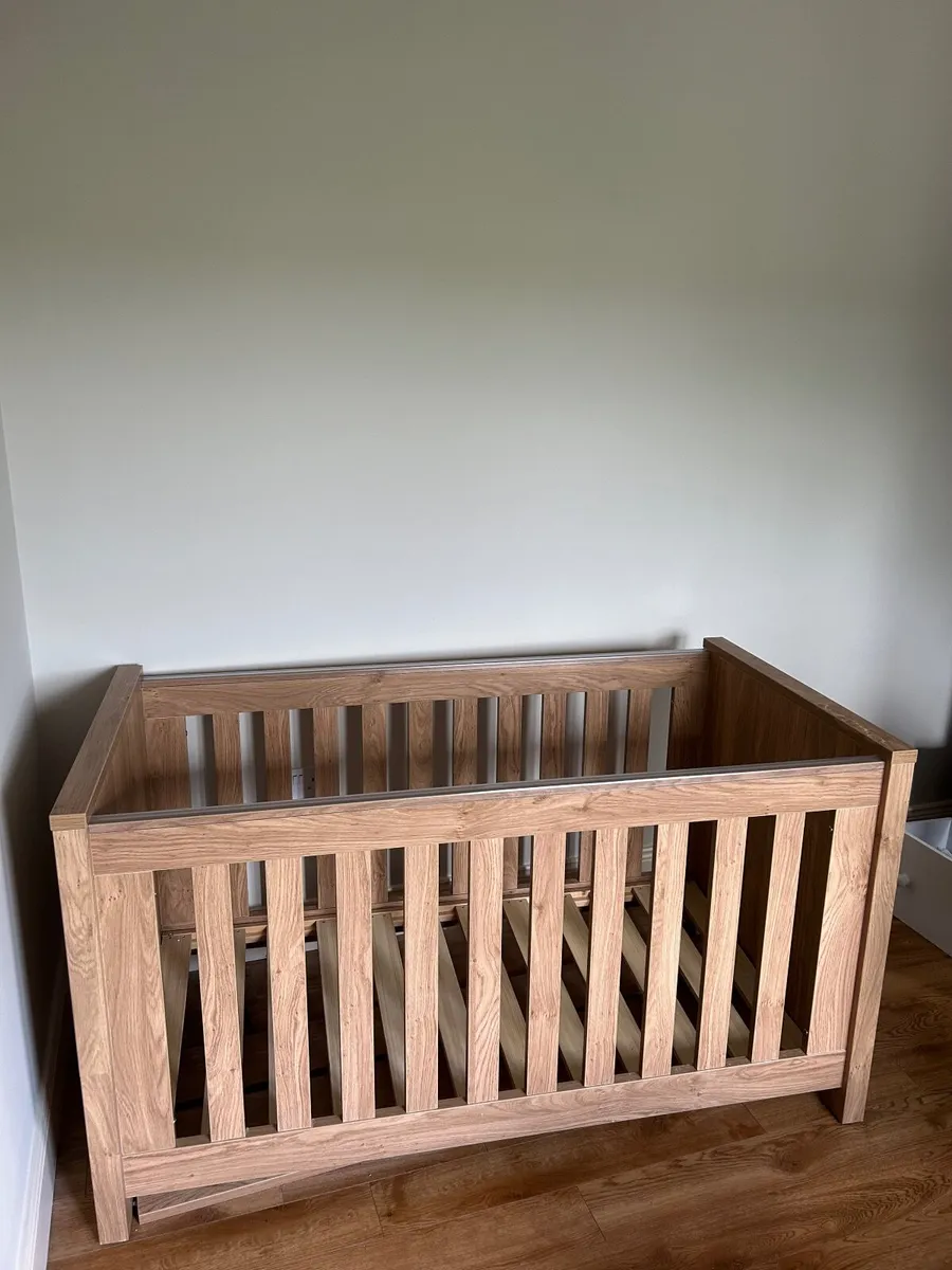 BabyStyle Bordeaux Cot Bed - Image 2