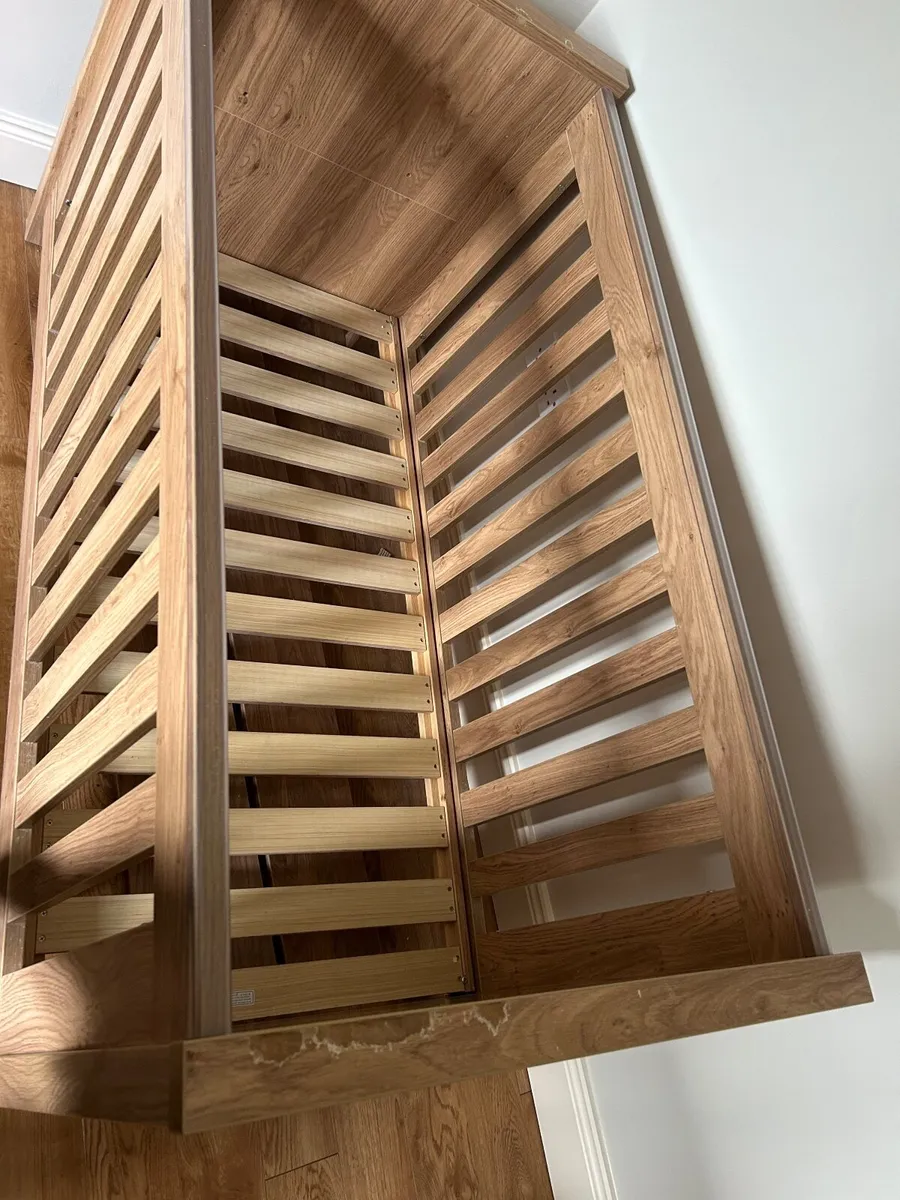 BabyStyle Bordeaux Cot Bed - Image 3