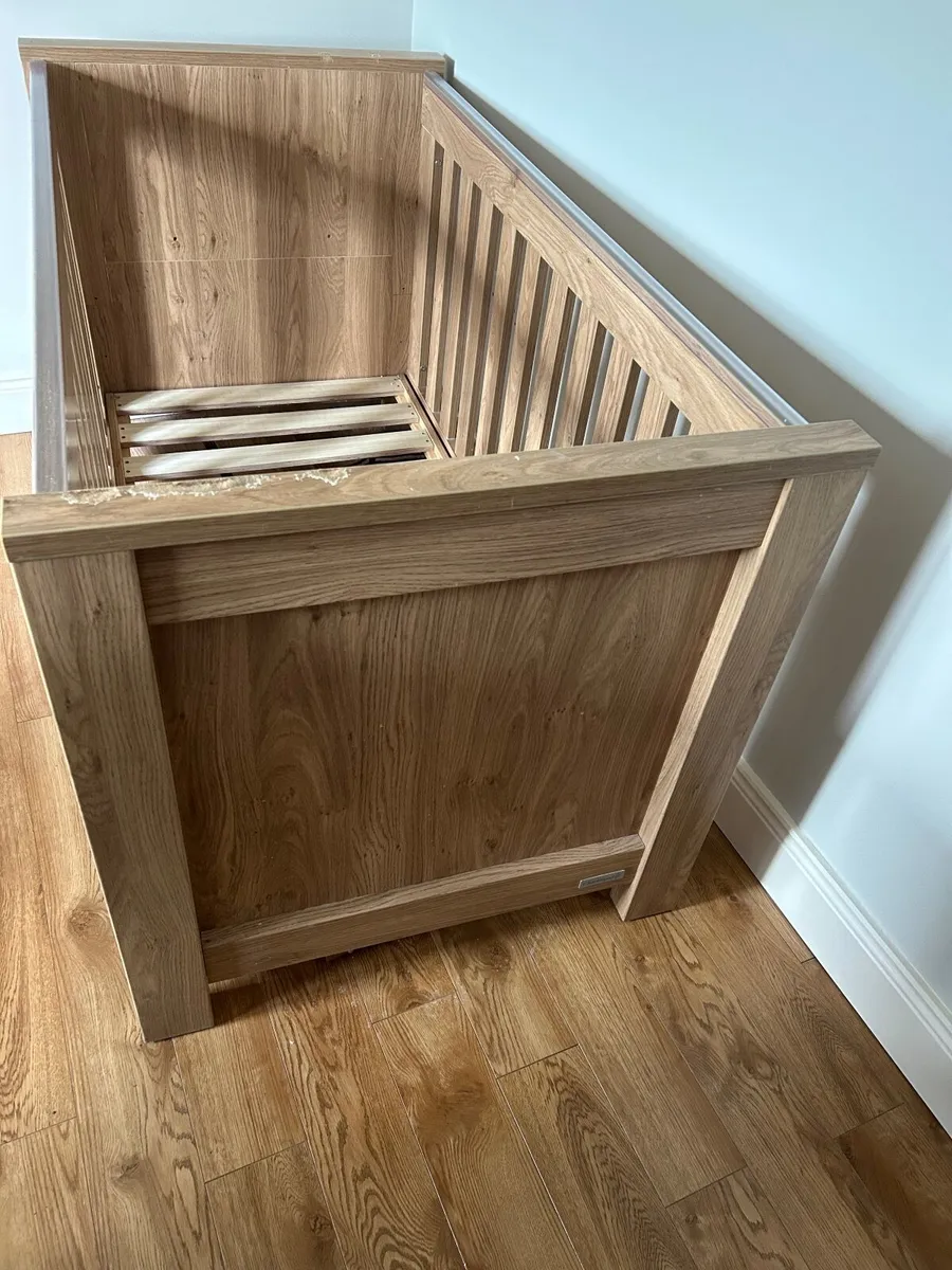 BabyStyle Bordeaux Cot Bed - Image 4