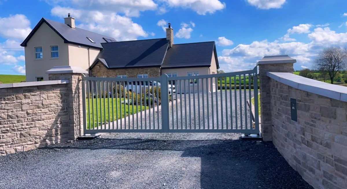 Bespoke driveway gates - Image 2