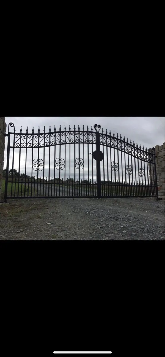 Bespoke driveway gates - Image 4