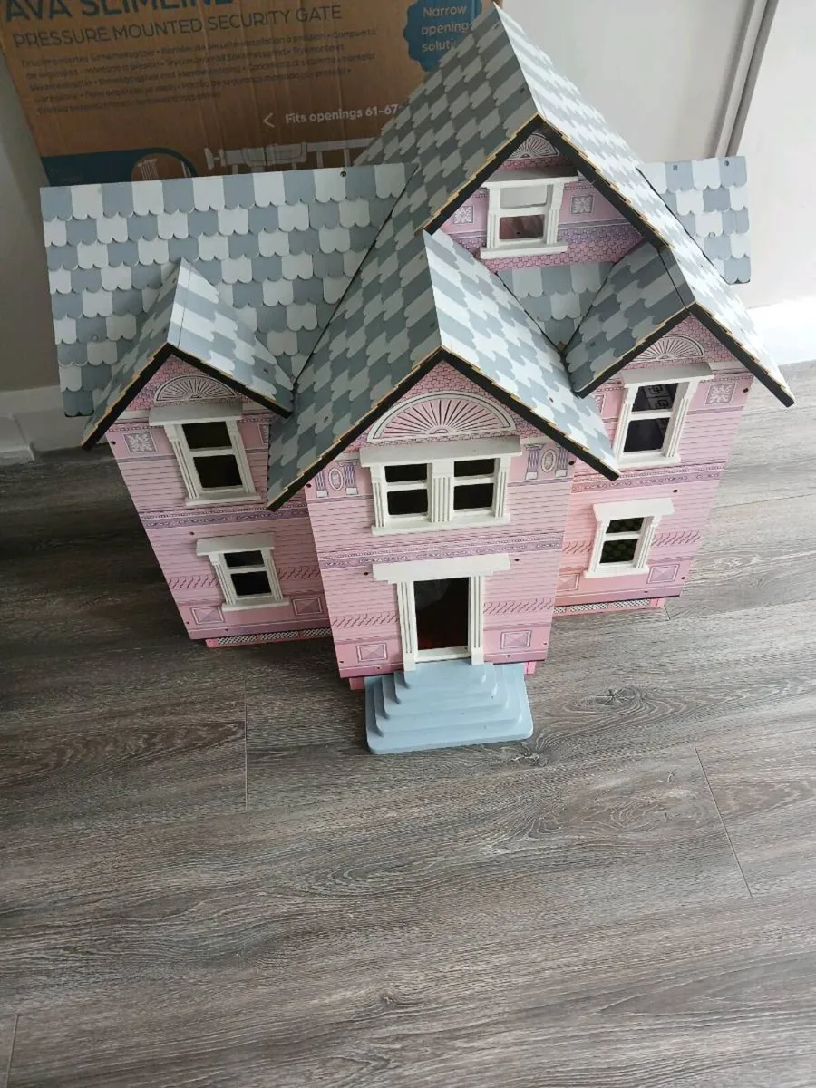 Melissa and doug dollhouse