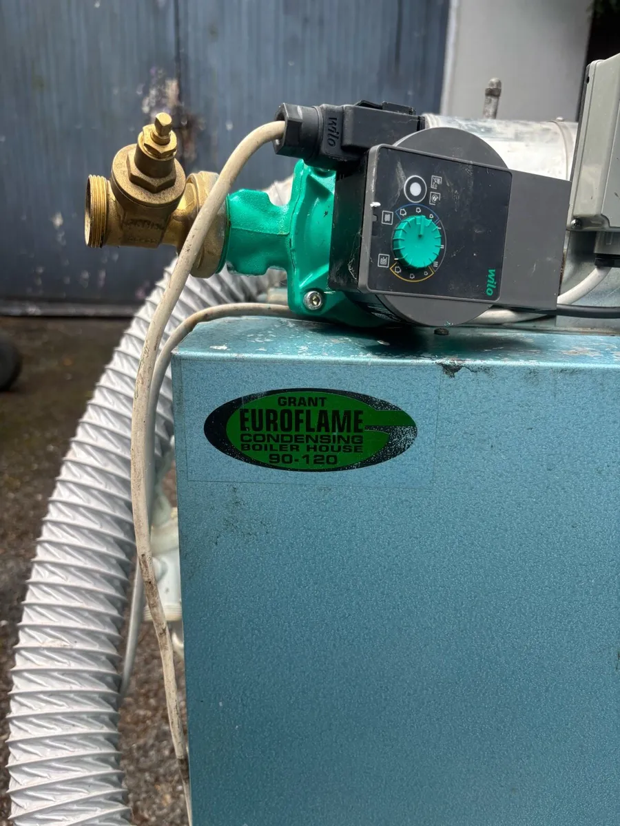 Grant euroflame 90/120 Btu condensing oil boiler - Image 2