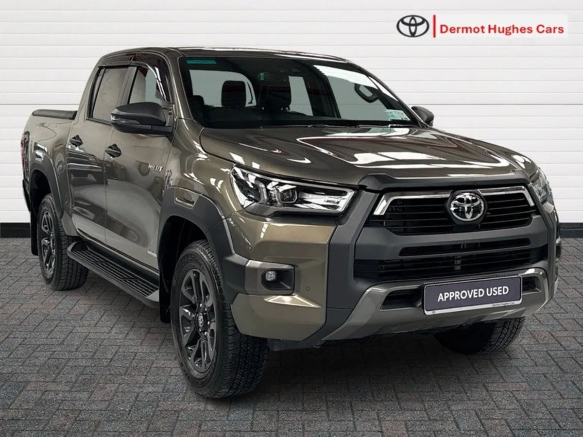 Toyota Hilux 2.8 INVINCIBLE AUTO - Image 1