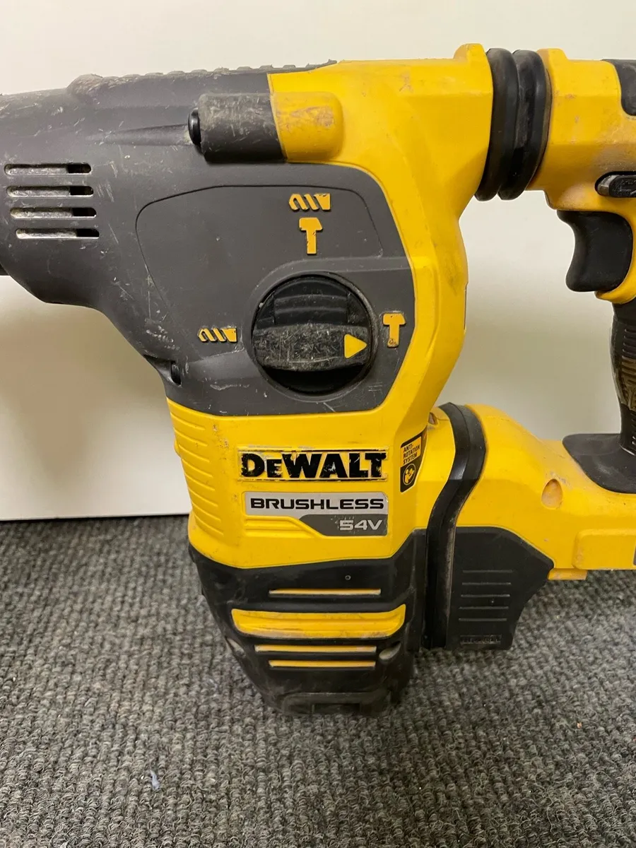 DeWalt 54V XR FlexVolt Cordless Demolition Breaker - Image 2