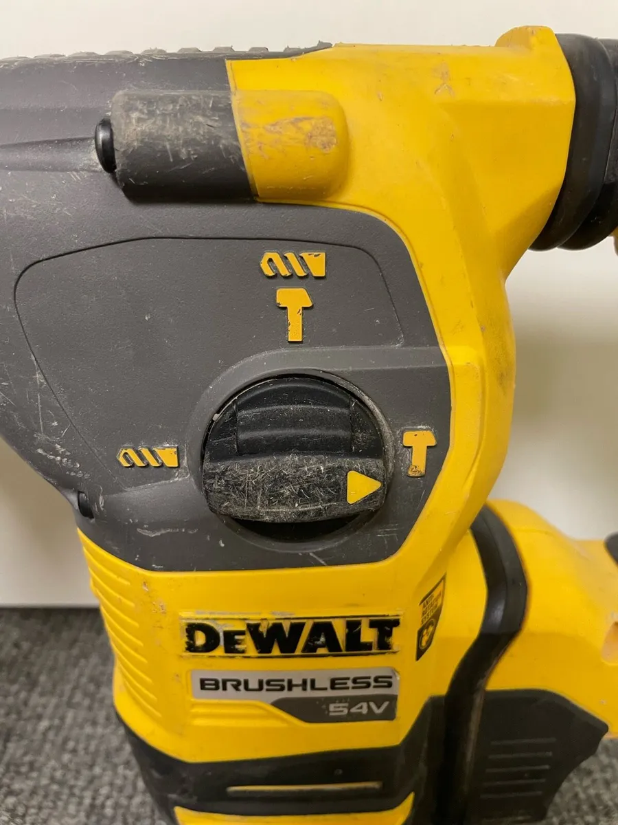 DeWalt 54V XR FlexVolt Cordless Demolition Breaker - Image 4