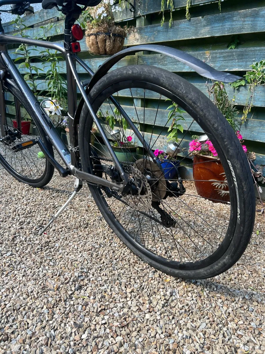 Giant Escape Bike With spare tyres - Image 3