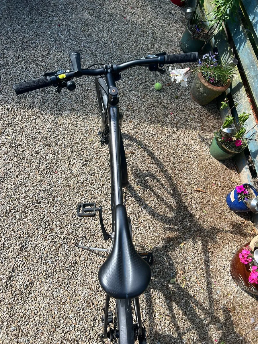 Giant Escape Bike With spare tyres - Image 4