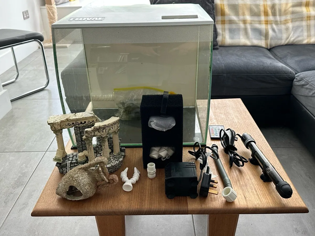 Fluval Flex 57 Litre Fish Tank - Image 1