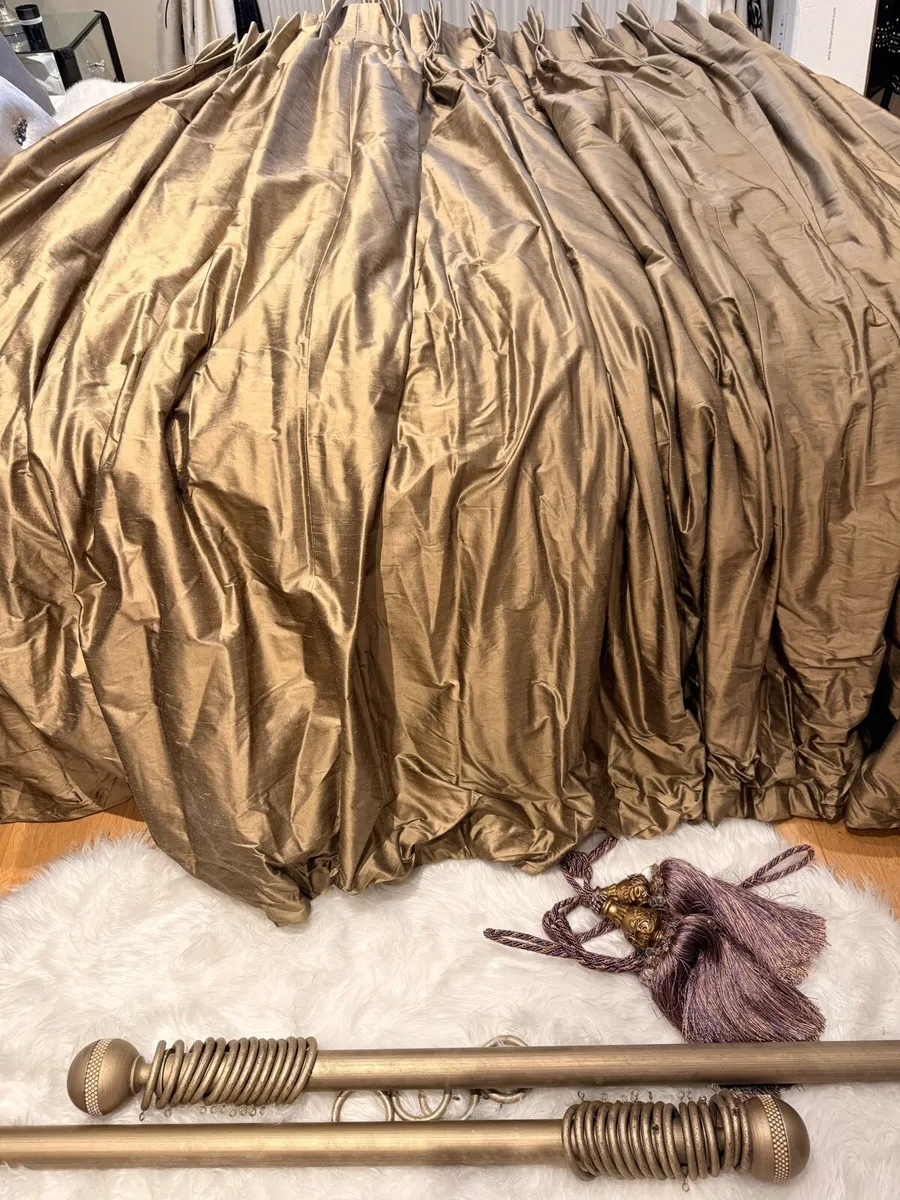 Curtains plus poles plus tie backs - Image 1