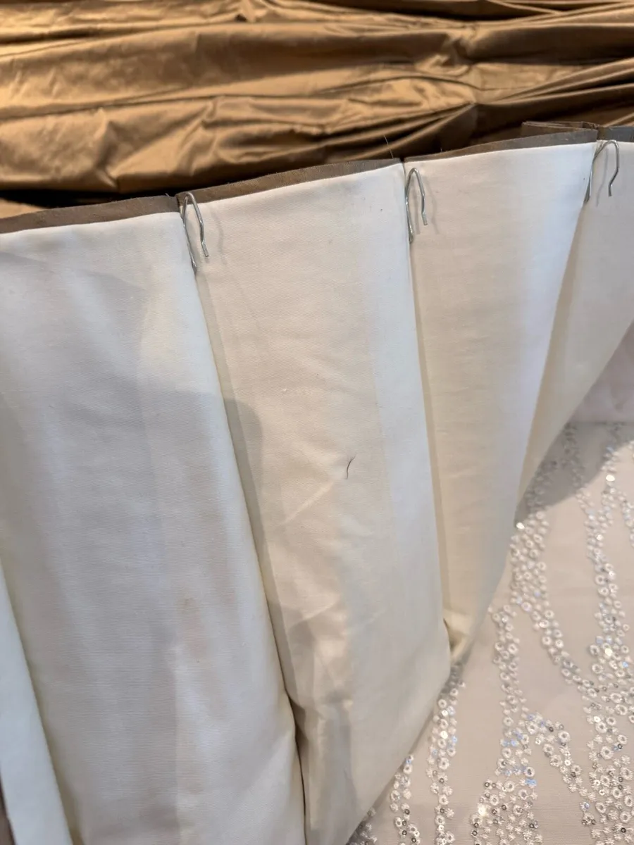 Curtains plus poles plus tie backs - Image 3