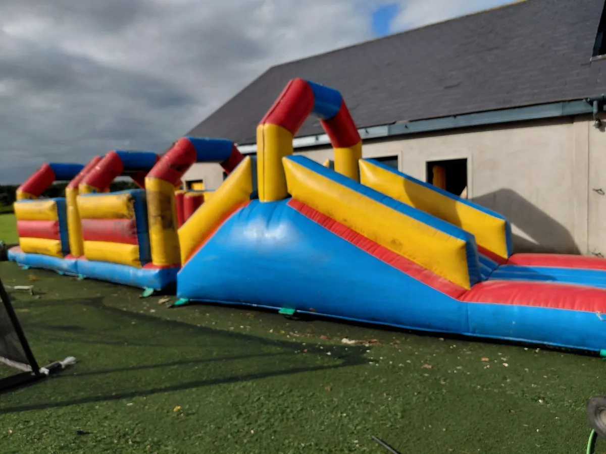 Bouncy castle obstacle course - Image 1