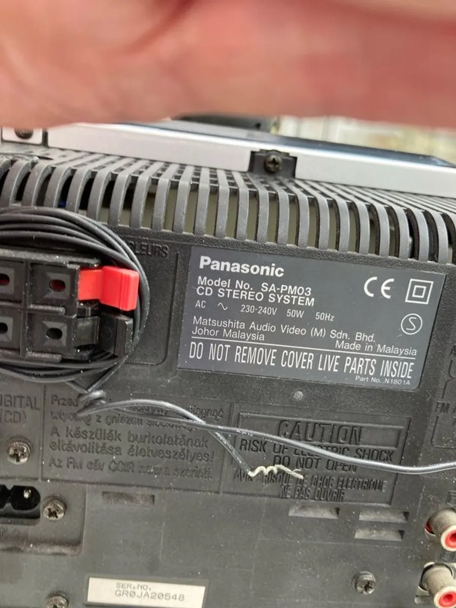 CD player and radio - Image 2
