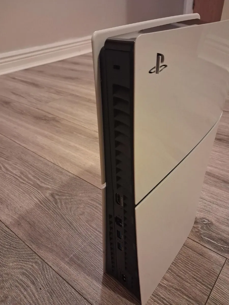 Playstation 5 Digital and Disc edition - Image 3