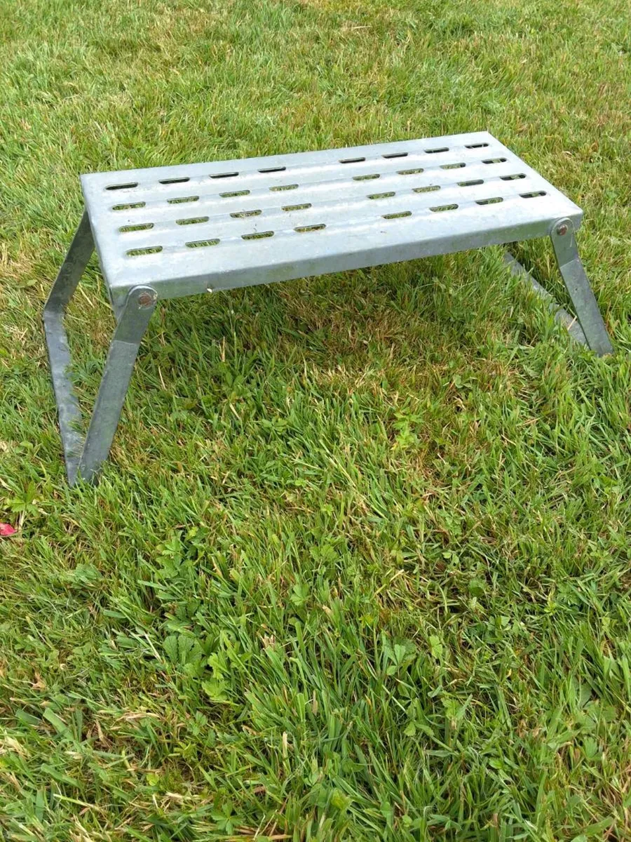Adjustable camping table and folding step - Image 2