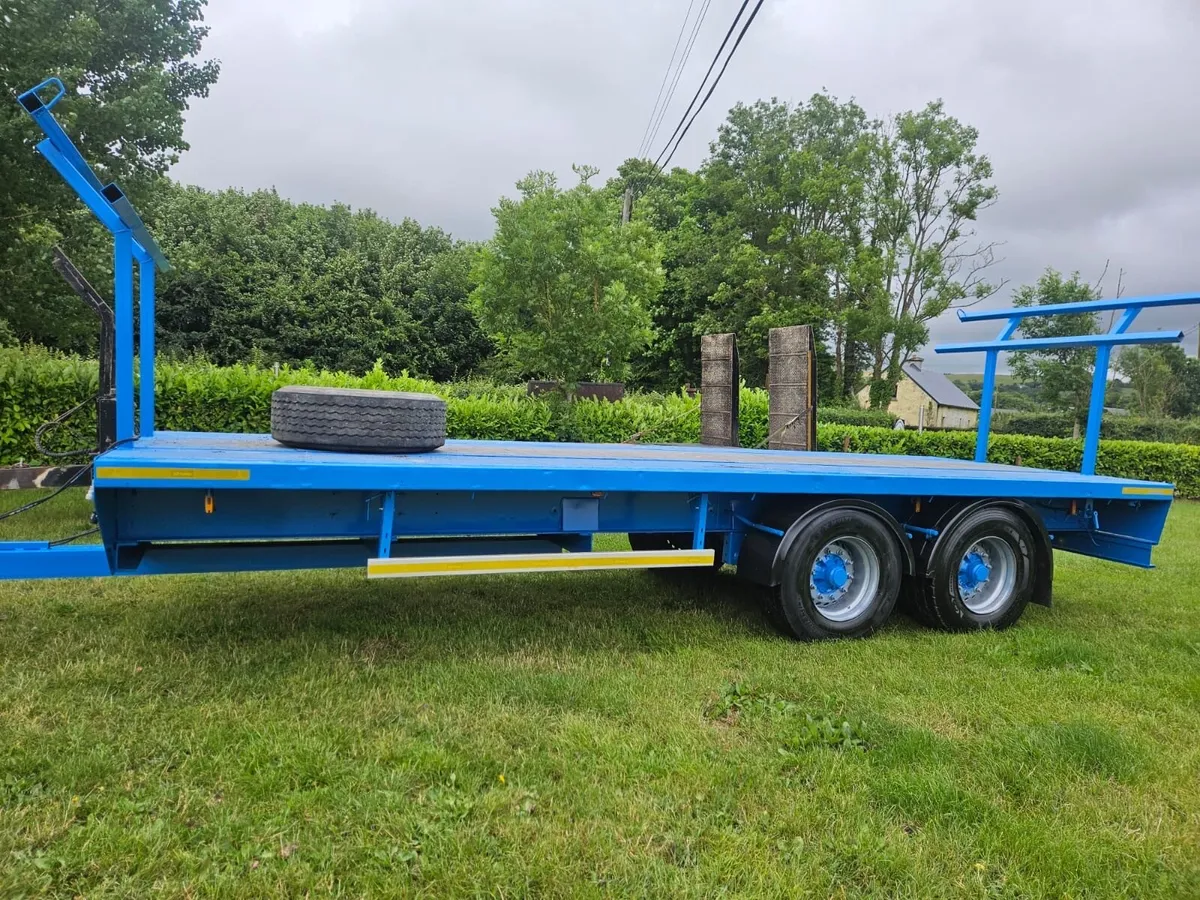 Bale trailer - Image 1