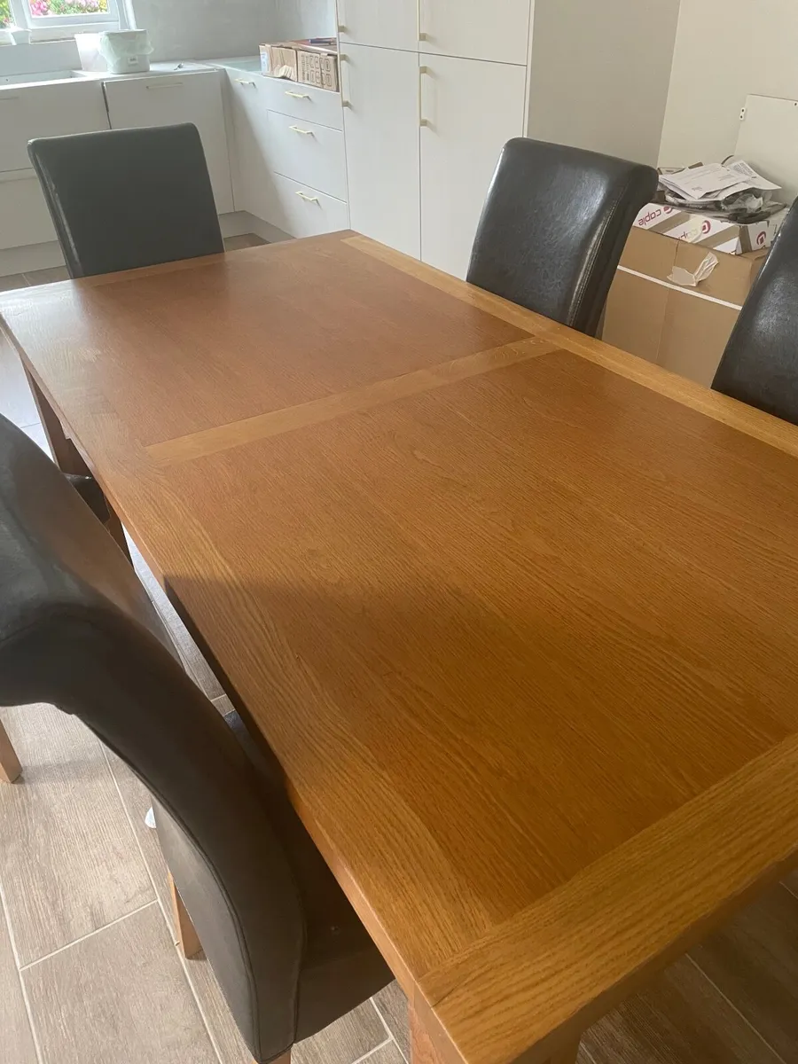 Table and 5 chairs - Image 2