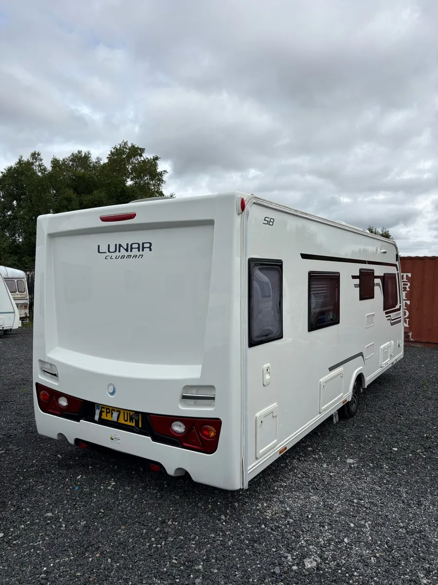 2017 Lunar Clubman 4 Berth Twin Fixed Beds Caravan - Image 3