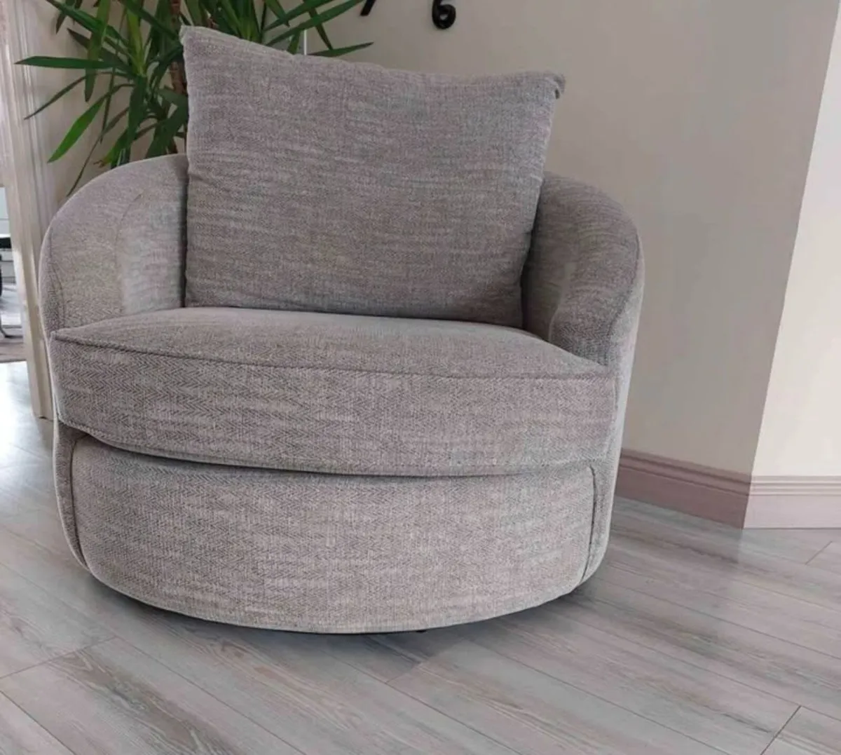 Spinning  sofa chair - Image 1