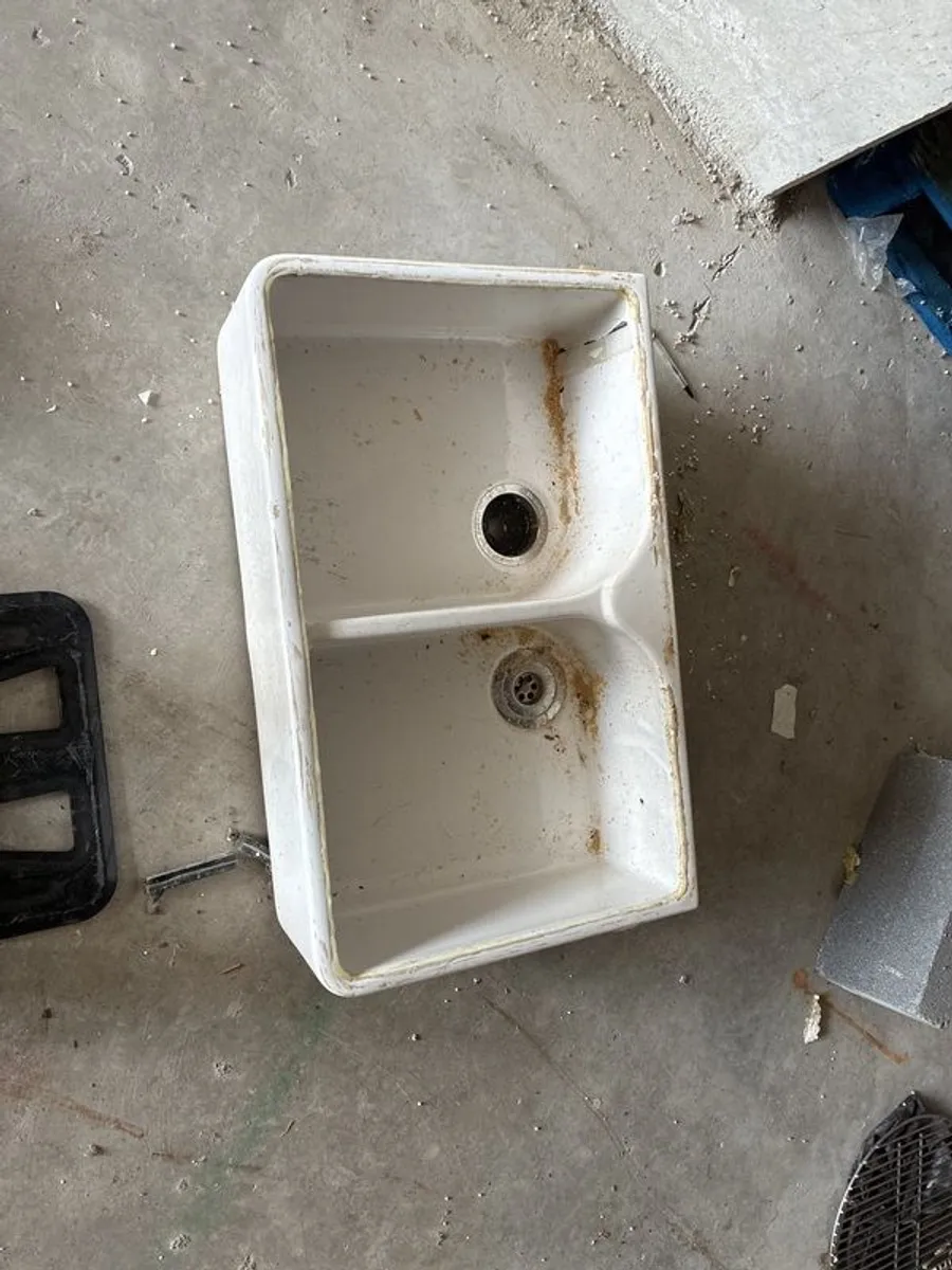 kitchen sink - Image 1