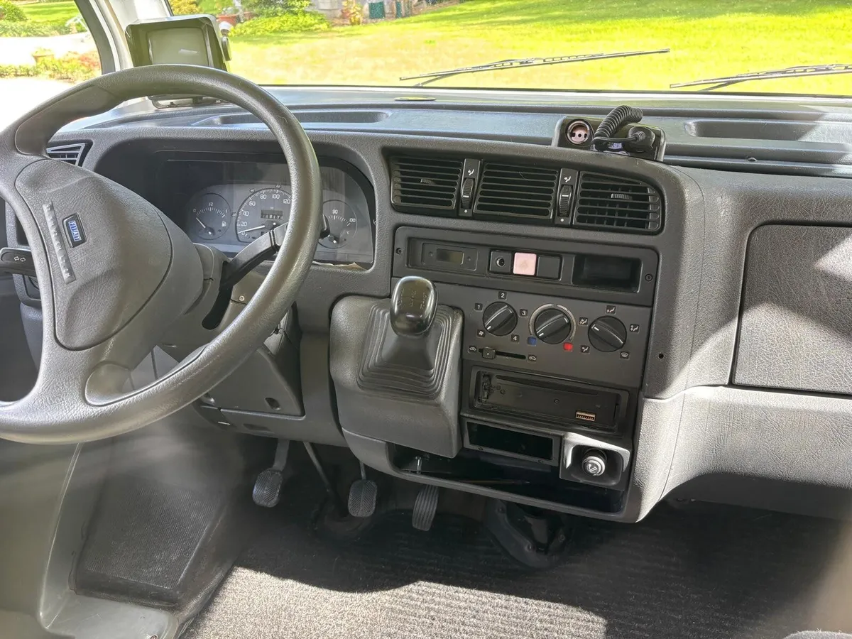 A class 1999 motorhome - Image 3