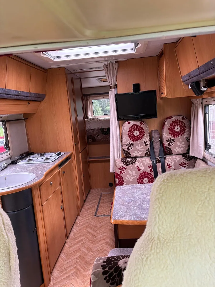 A class 1999 motorhome - Image 1