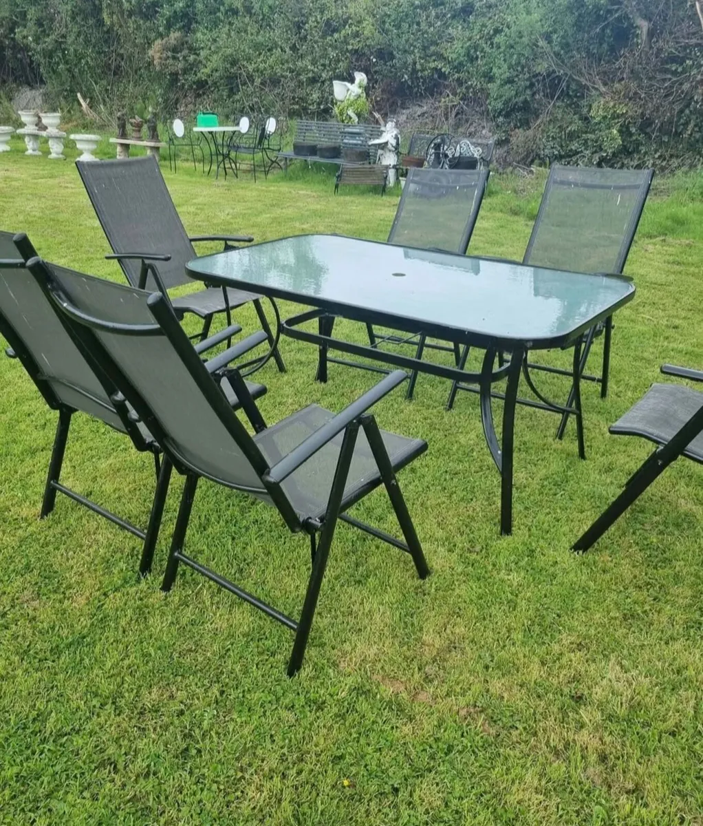 Garden table and 6 recliners - Image 1