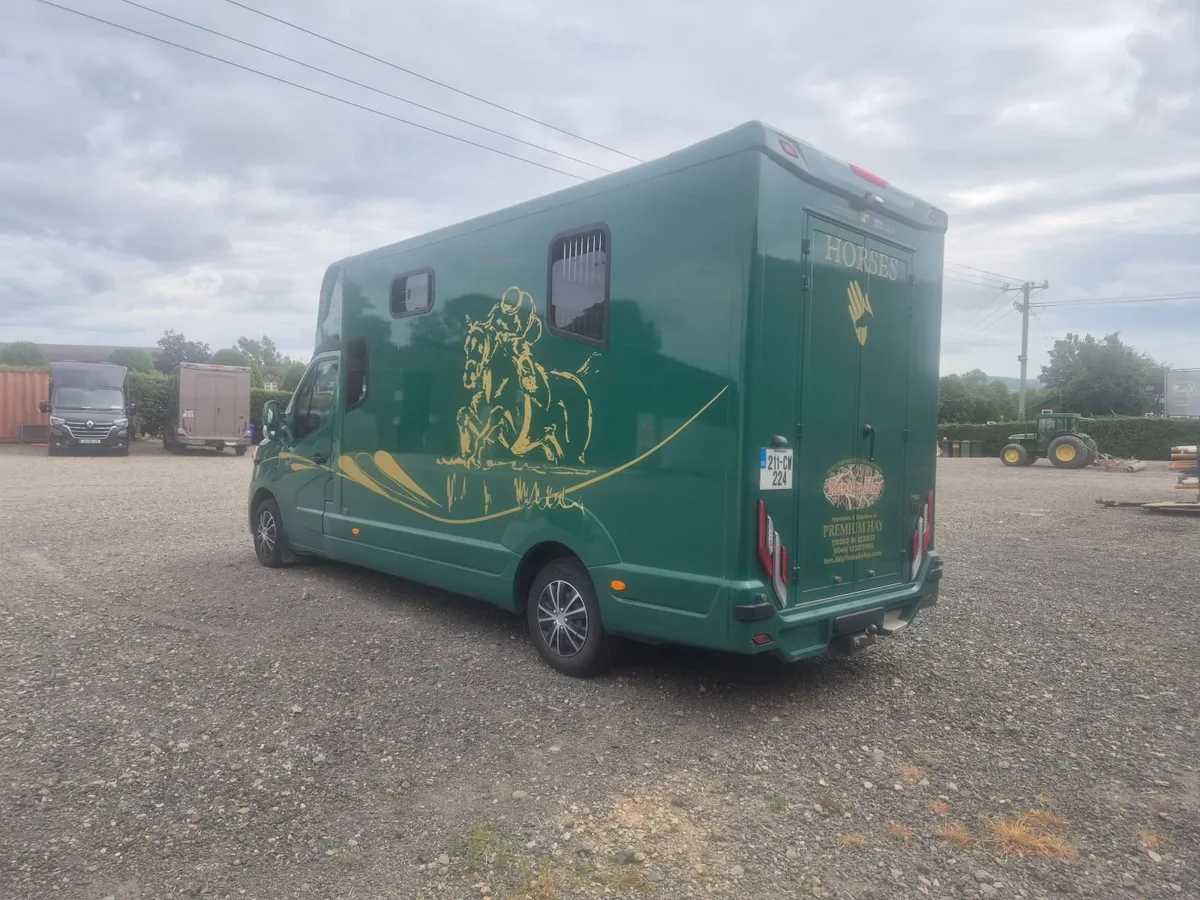 MTM Renault Master 2 stall horse box - Image 1