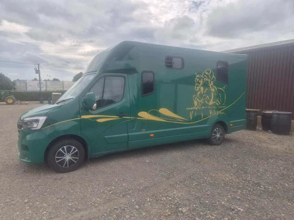 MTM Renault Master 2 stall horse box - Image 4